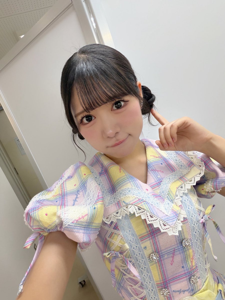 onishi_aoi's tweet photo. おはようʕ´-ﻌก̀ʔᐝ
昨日、電車の角席の手すりに私が座る前から傘がぶら下がってて☂️そこに座ったんだけど、降りる時に傘を凝視しながら｢これ誰のだろ？｣って小声でいいながら降りた(^_^;)あやしすぎかも(^_^;)
では、今日もの〜んびりっ🐻‍❄️❣️
 #ニアジョイ https://t.co/9Qq7sVovGF