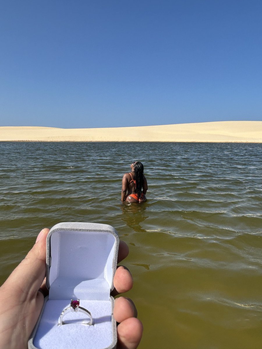 thaaallliii's tweet photo. Fui pedida em casamento pelo amor da minha vida no lugar mais lindo do mundo 😭🤍 https://t.co/IHijCn6POj