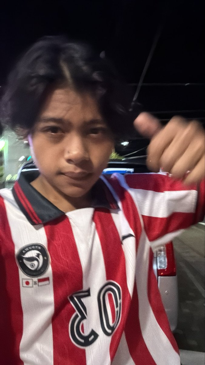 nauffebry's tweet photo. malam begini menggembel https://t.co/LYK9gAwcUy