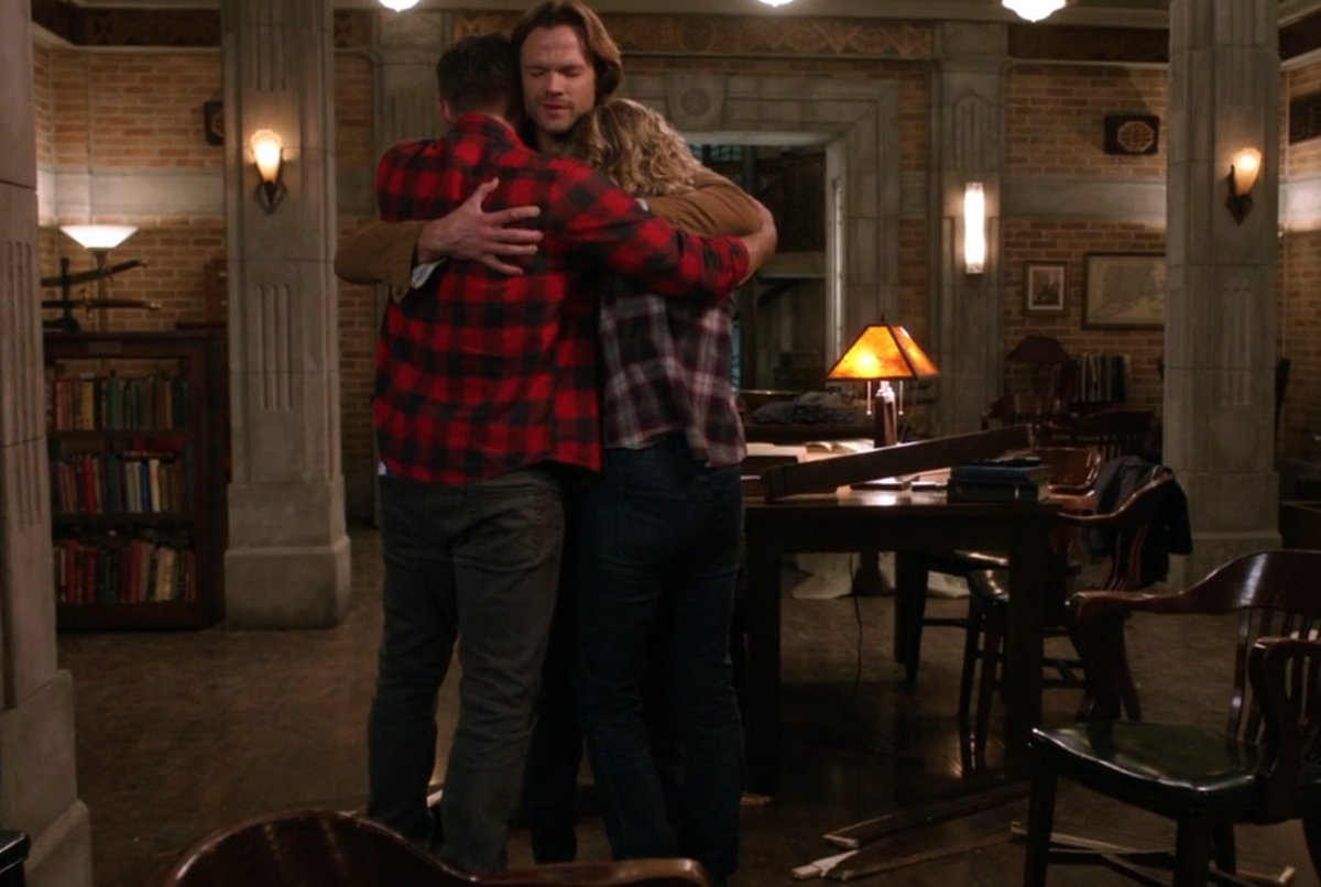 lynngranger61's tweet photo. The fact that they all fit in his gigantic arms he's so big 😭 https://t.co/LpCnHZQUiK