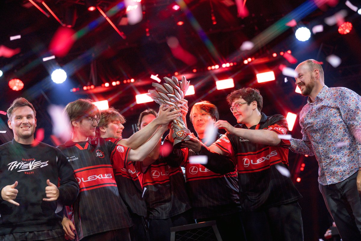 statsmeisterVLR's tweet photo. 🇺🇸 100 Thieves win their 2nd VCT Americas Trophy:

🇺🇸 G2 Esports - 4
🇺🇸 100 Thieves - 2 🆕
🇧🇷 FURIA - 1
🇦🇷 LEVIATÁN - 1
🇺🇸 Sentinels - 1
🇧🇷 LOUD - 1

ASUNA BANG CRYO TRIO WIN THEIR 2ND REGIONAL TROPHY https://t.co/IrakplZMeR