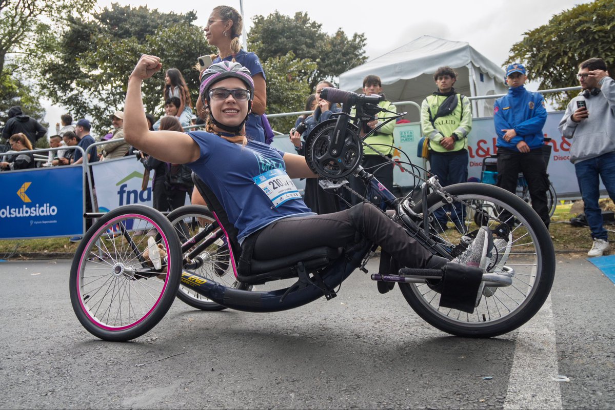 danielgarciacg's tweet photo. La #CarreraDeLaMujer también dejó un impacto positivo para Bogotá: se estima que el evento generó más de $7.000 millones de impacto económico, asociados a servicios, consumo y turismo. 

El 13 % de los participantes llegó de otras ciudades, lo que demuestra que el deporte también dinamiza nuestra economía y proyecta a Bogotá como ciudad anfitriona de grandes eventos. Porque #AquíSíPasa.