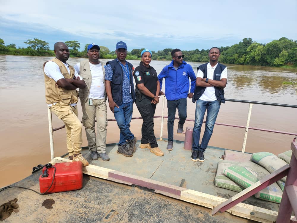 UNPOL_RCA's tweet photo. -@UNPOLMINUSCA en partance pour Batangafo brave les réalités de la route, mais  poursuit afin de former des #FSI sur la prévention, la détection&amp; des techniques d’enquêtes contre le trafic illicite.C'est le projet de sécurité aux frontières soutenu par L’@OIM, @PNUD, @ONUDC&amp; #FSI https://t.co/Urov1vNnvB