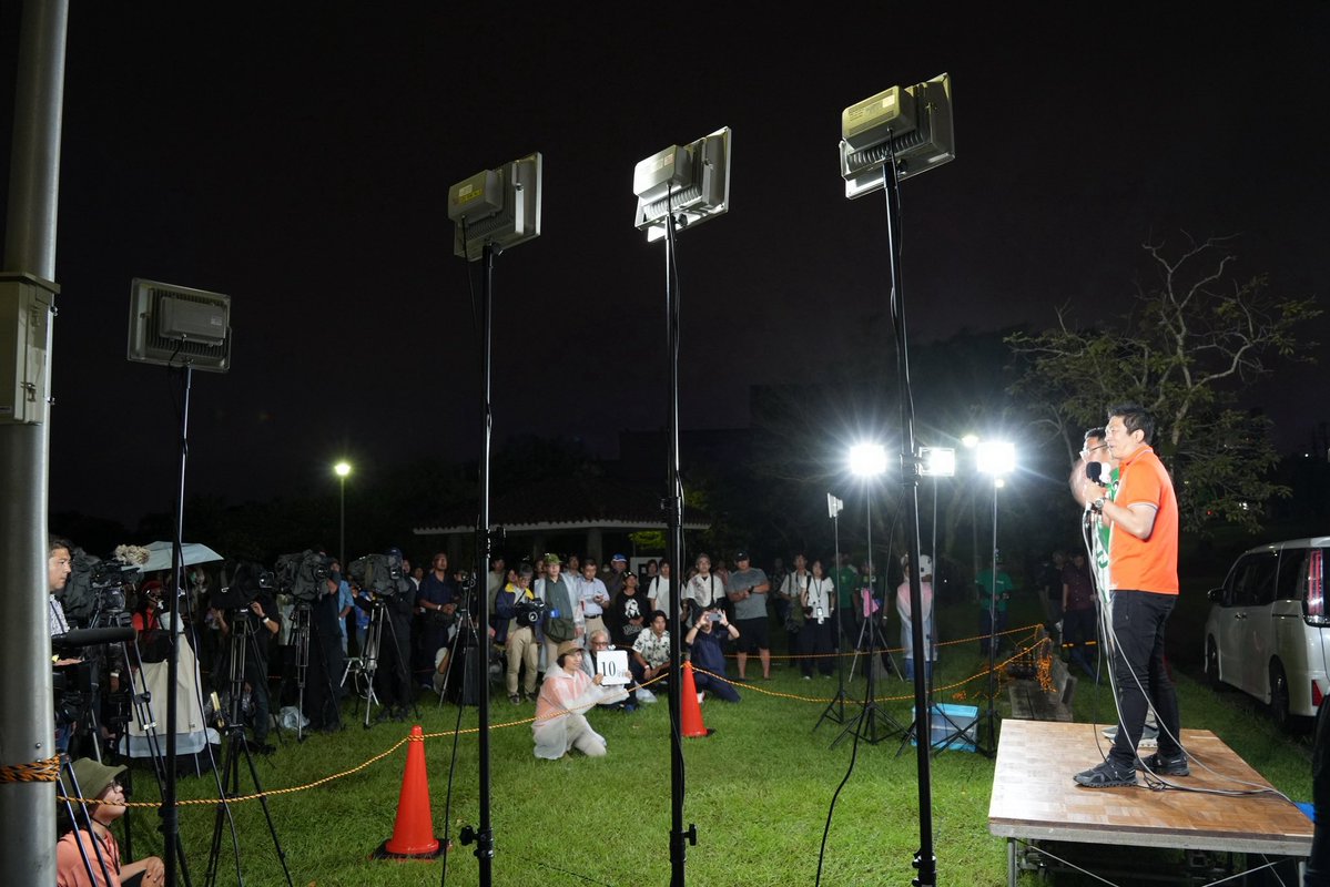 GentaKoja's tweet photo. 昨日は参政党の神谷代表(@jinkamiya )と合同演説会でした。多くの方にお集まりをいただきありがとうございました！

子どもの貧困の抜本的な解決と県民所得の向上は非常に重要です。

また、沖縄が島嶼県であることを活かし、日本の中でもいち早く最先端技術を取り入れることも取り組んでまいります。

綺麗な海をはじめとする既存の沖縄の魅力以外に、国内外の方が沖縄にお越しいただく理由を、知事のリーダーシップで創っていく。そしてそれを県民所得向上に繋げていく。

できるかどうか、ではなく、やるんです。

皆さまと一緒になってこの可能性に満ち溢れた沖縄を前に進めていきたいのです。

どうか、最終最後までご支援のほどよろしくお願いいたします！

神谷代表はじめ、参政党関係者の皆さま、ありがとうございました。

#沖縄県知事選
#沖縄を前に
#参政党
#ちむぐくる沖縄