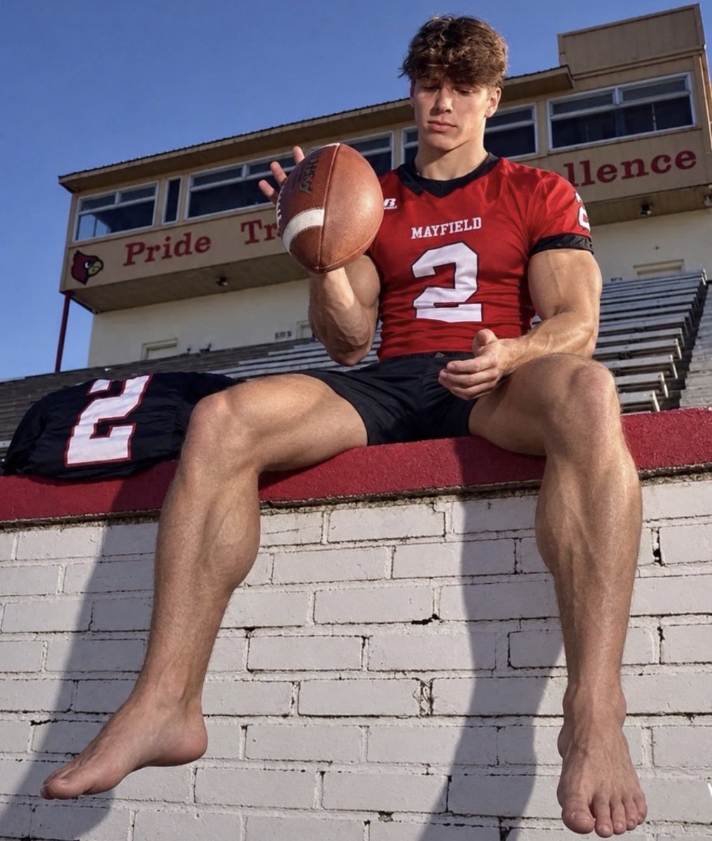 str8boyworship's tweet photo. Nothing like football studs 😍😮‍💨 https://t.co/wCuxZZTQmv