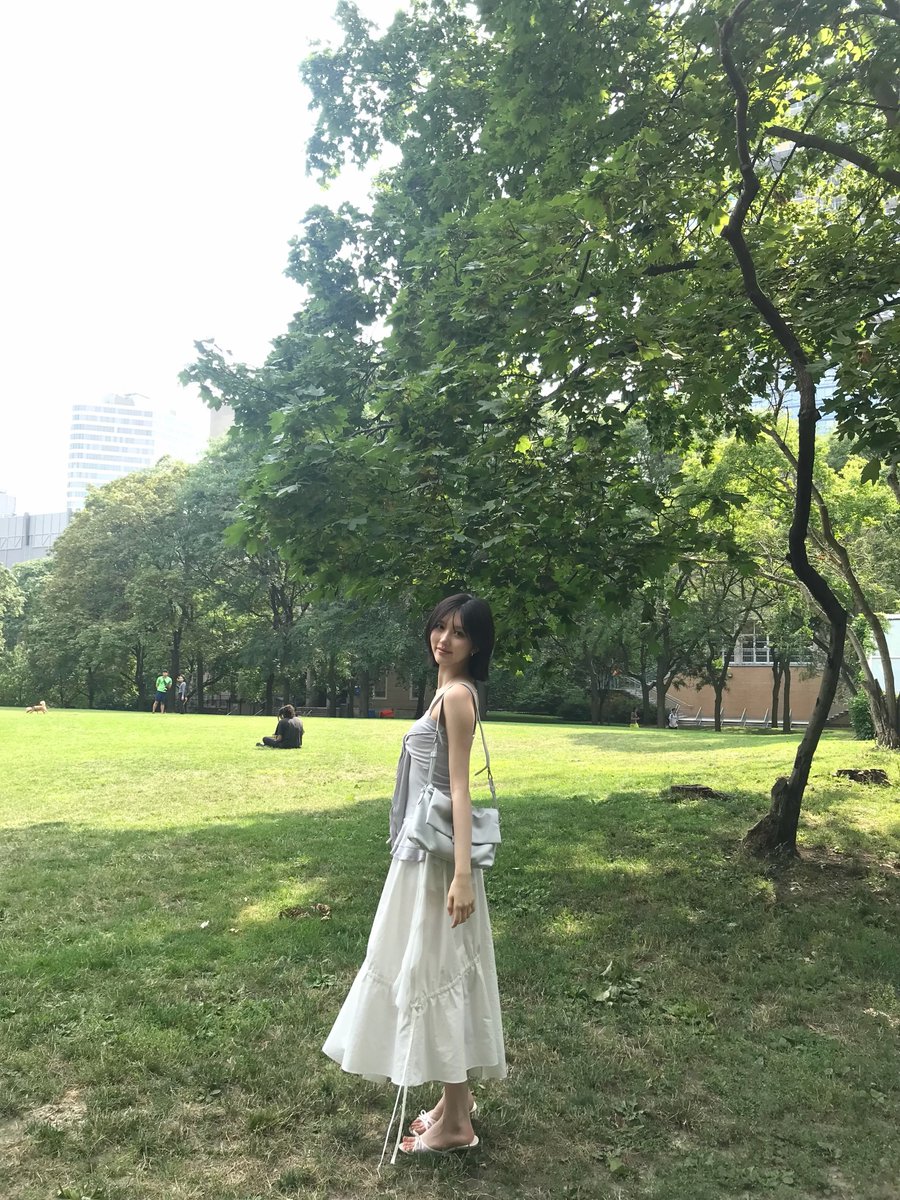 falIingin__fall's tweet photo. 너무 한적하고 너무 평화롭고 나도 누워서 잘래

#IVE #アイヴ #아이브
#GAEUL #ガウル #가을 https://t.co/W26axacWG6