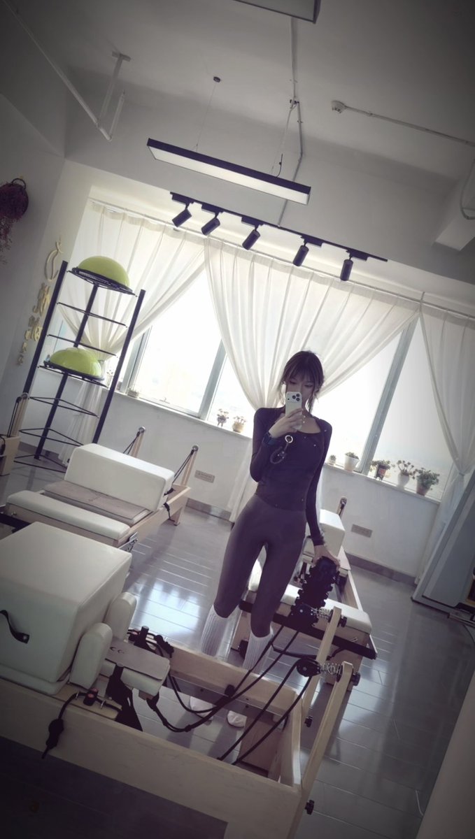 Xiaomaovov's tweet photo. 中国人能飞 https://t.co/2nQvM4hUPn