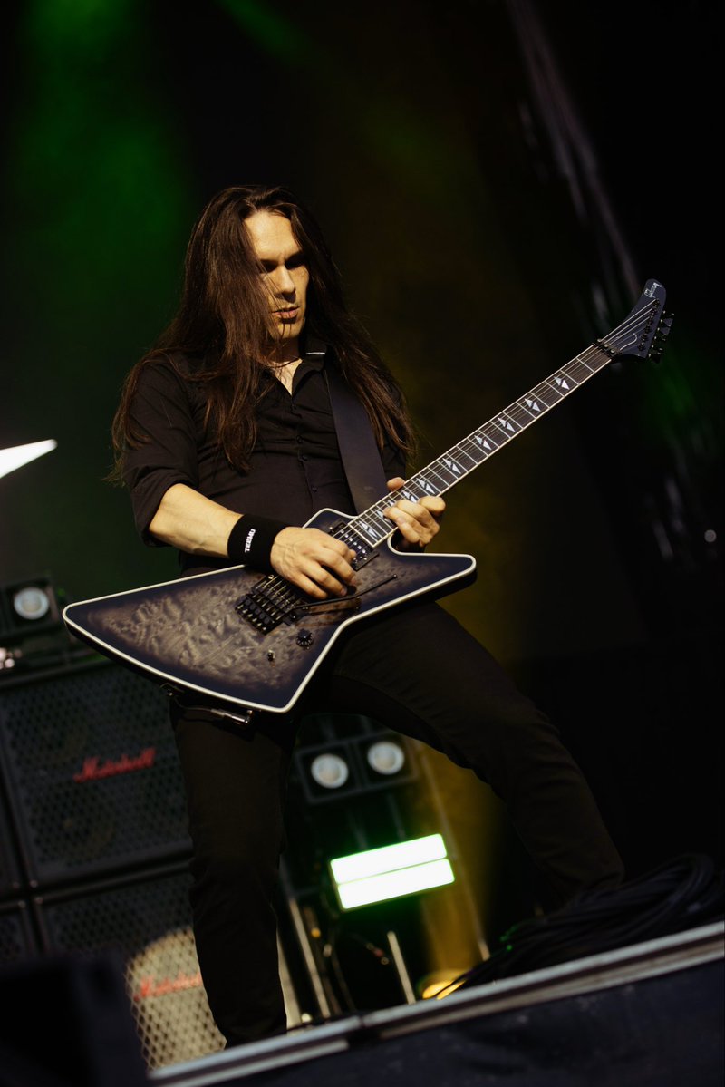 Megadeth's tweet photo. Three years ago today we welcomed the incredible Teemu Mäntysaari to Megadeth. We are so proud of what we've created with him in our ranks. Here's to you, Teemu 🤘🎸

📸 @CameronNunez https://t.co/ubDakEhQ6e