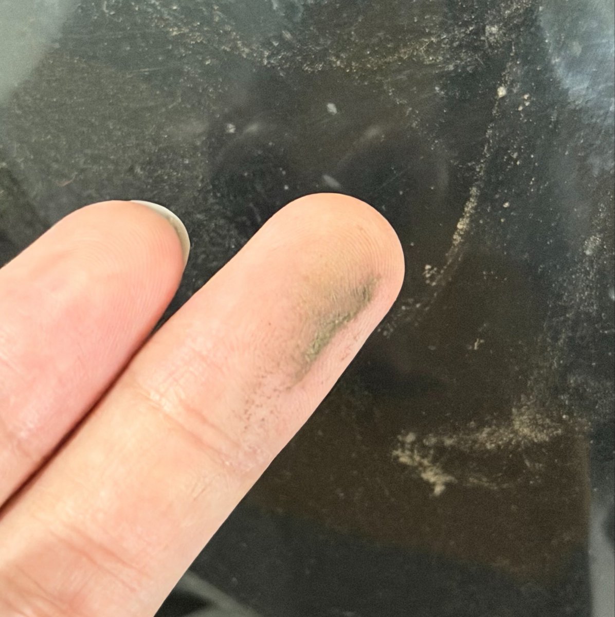 clinoupyroxene's tweet photo. Awalnya saya meremehkan “ah ga keliatan, ga ada kali, gausah pake masker”. Tanpa sadar sebenarnya abu vulkaniknya sudah nempel di motor selama perjalanan berlangsung. 

Padahal saya volcanologist, tapi saya lupa bahwa abu itu memang tidak bisa dilihat dengan mata telanjang. https://t.co/4t7gIn9KEe