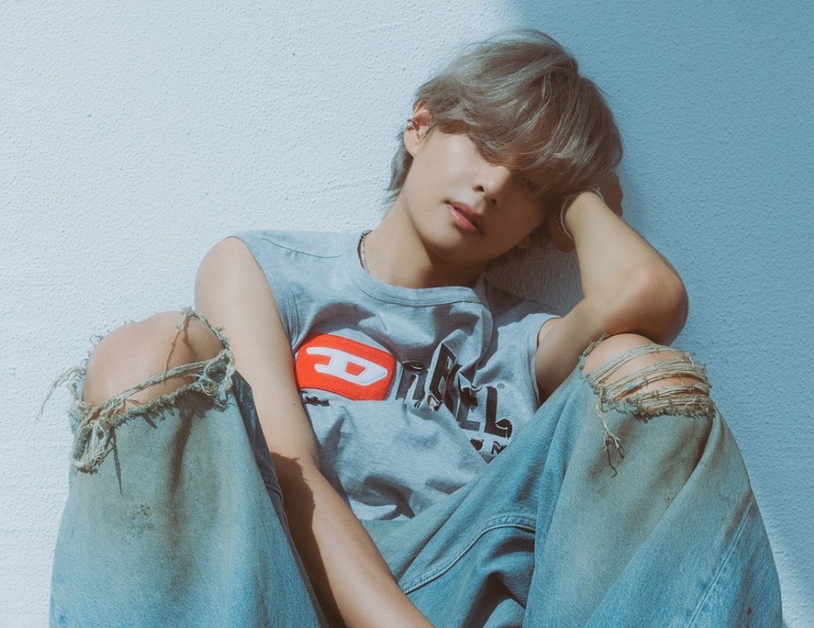 hell0kittae's tweet photo. I’ll literally do anything for this taehyung to come backkkk https://t.co/D242wx5Mm5