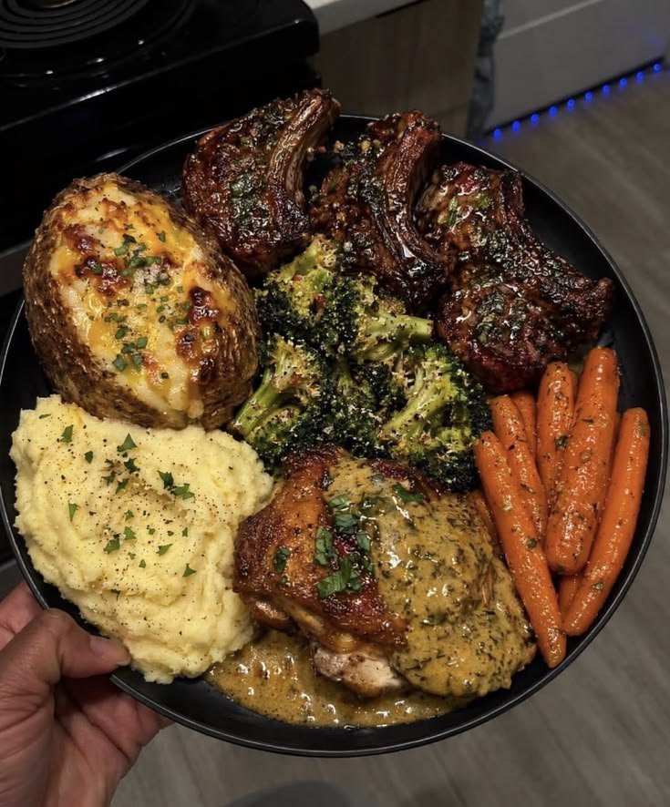 _FoodieX's tweet photo. What's missing in this plate?? https://t.co/n730egJ1tH