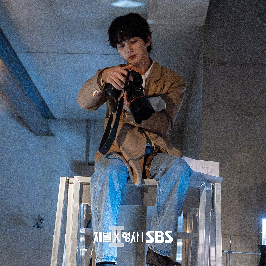 SBSNOW's tweet photo. 새로운 모델 이새롬을 초대한 유승호?!
잘생겼는데 너무 무서워요,,,😨

SBS 금토드라마 <재벌X형사2>
☞ [금,토] 밤 9시 50분

#SBS금토드라마 #재벌X형사2
#FlexxCop2 #안보현 #정은채 https://t.co/EuOZaFmE6K