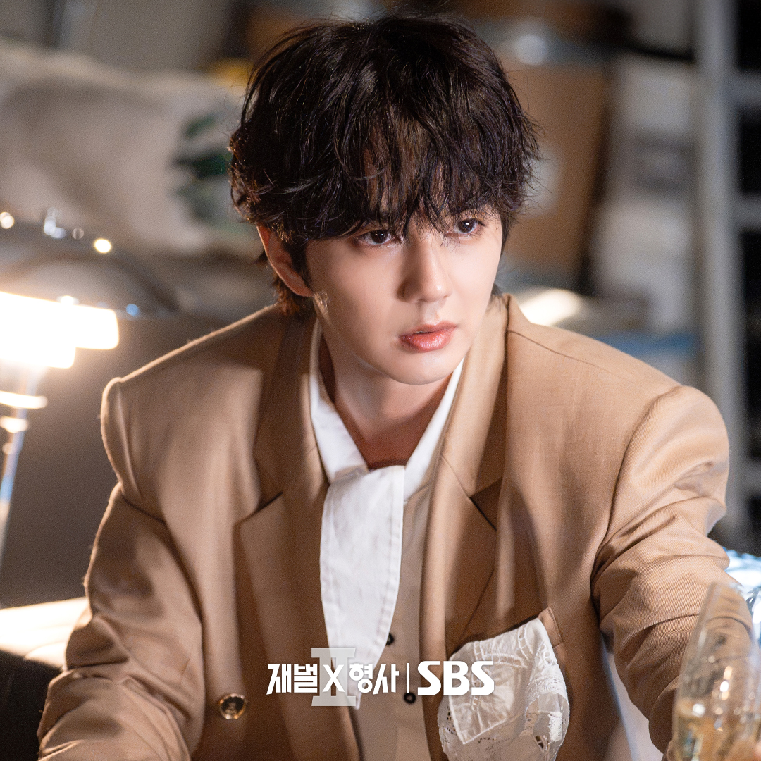 SBSNOW's tweet photo. 새로운 모델 이새롬을 초대한 유승호?!
잘생겼는데 너무 무서워요,,,😨

SBS 금토드라마 <재벌X형사2>
☞ [금,토] 밤 9시 50분

#SBS금토드라마 #재벌X형사2
#FlexxCop2 #안보현 #정은채 https://t.co/EuOZaFmE6K
