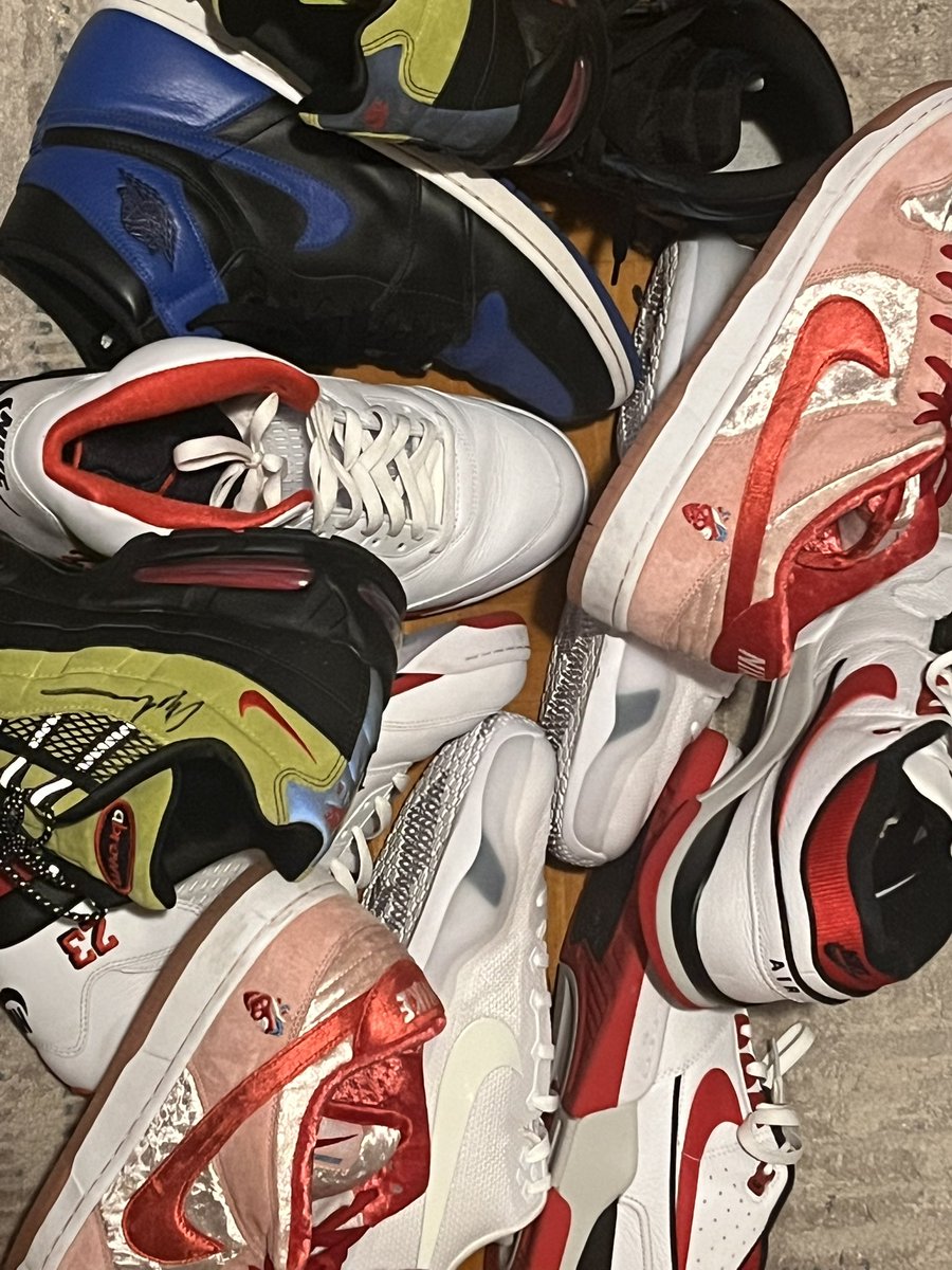 thtcorporateguy's tweet photo. Closing out the week with nothing but HEAT. 🔥👟
A rotation built on stories, color, classics, and pairs that don’t need an introduction. Every day a different vibe, but the culture stays consistent.
Which pair won the week? 👀👇🏾
#CultureInMotion #WeeklyRotation #corpratesneakerguy #yoursneakersaredope