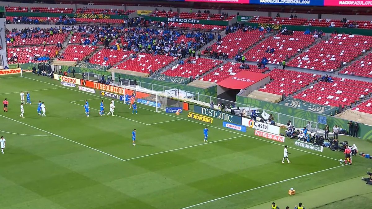 Archivismo's tweet photo. La afición de Cruz Azul cuidándose de la pandemia 👏🏻 https://t.co/9RCPlTzcAT