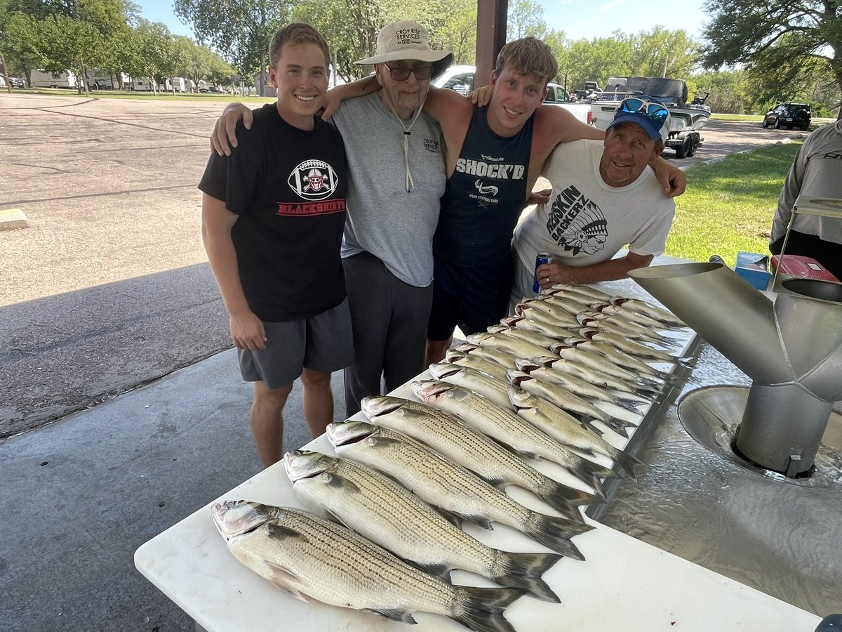 bhollinger87's tweet photo. Sunday Funday!  After a major rain delay and some North Shore Marina breakfast pizza, the family put the hurt on the wipers and white bass this morning.  👊👍🎣 https://t.co/cPCQXD8rTw