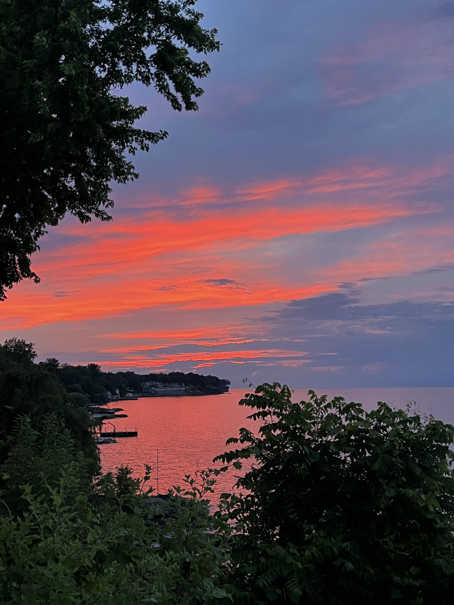 bhyland67's tweet photo. @PolitiBunny @DrunkRepub Lake Erie west of Cleveland https://t.co/BdnrDzX4FR