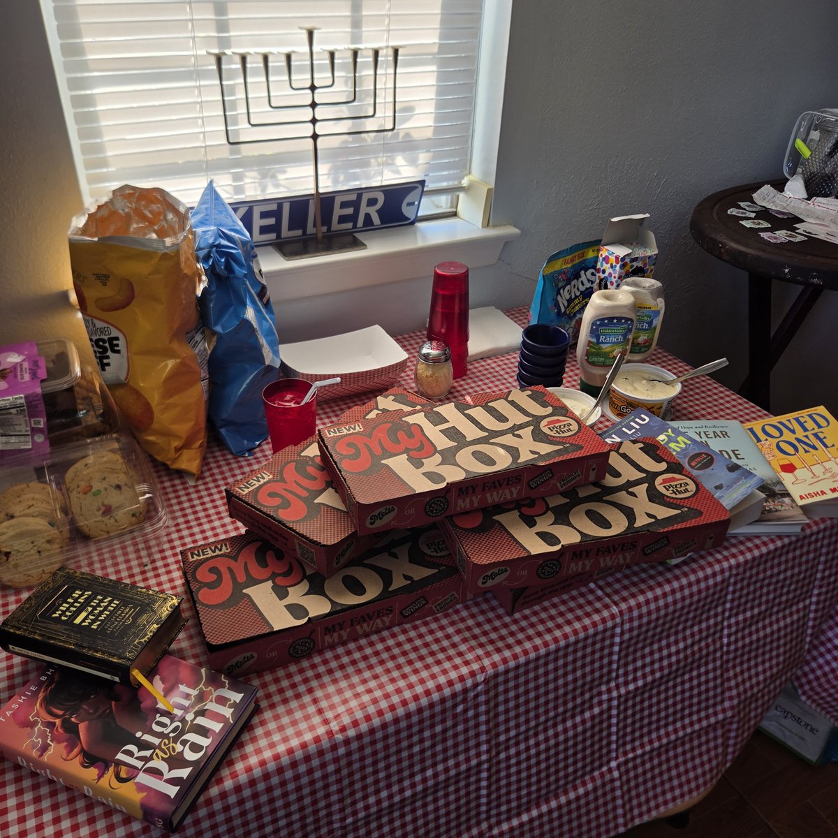 akbusybee's tweet photo. Our own little #bookit @pizzahut pizza party for #nationalreadabookday so many great books and great company https://t.co/ujf4vZ24rW