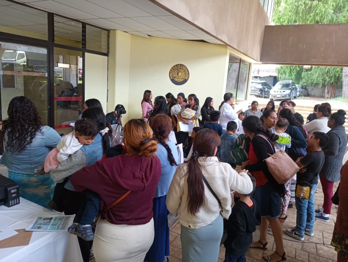 _SPGuatemala's tweet photo. En el complejo carcelario de Fraijanes, hoy se llevó a cabo la Jornada de Inscripción de Reconocimientos de Paternidad para padres privados de libertad, realizada por Colectivo Artesana y su programa #PROTÉGE, con apoyo de la Subdirección de Rehabilitación Social de la #DGSP https://t.co/s9OYJ7vGjQ