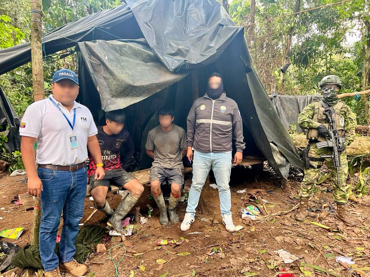 FiscaliaEcuador's tweet photo. #ATENCIÓN | #Orellana: en coordinación con la Policía Nacional, #FiscalíaEc participó en una operación reservada que permitió la aprehensión de 9 presuntos integrantes del grupo delictivo “Comandos de la Frontera”. https://t.co/sgJA2TAlCE