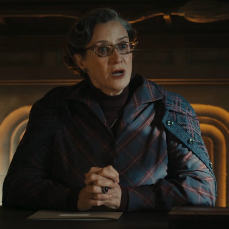 mcgonagallfiles's tweet photo. A caracterização está perfeita!💚
Professora McGonagall finalmente sendo lembrada como escocesa, usando roupas típicas da Escócia https://t.co/1PfK39XwYT