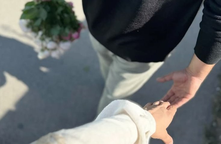 7abeba_wageh's tweet photo. أن أتزوج رجل،
يدعو لي في كل صلاة، دون أن يمل يومًا،
أن أكون له وطنًا إذا ضاقت به الدنيا،
وأن أكون كلَّ شيءٍ جميلٍ اختاره الله له،
ويكون هو دعائي المُستجاب.

يارب حقق لي مرادي في عفوٍ و عافيه.🤍 https://t.co/98bPEWGnic