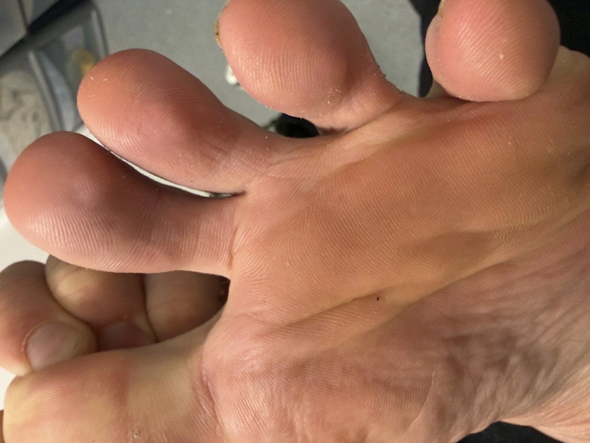 StinkyFootKingF's tweet photo. Who’s ready for a whiff of my stinky feet after my show? 🦶🧀 ⛓️🎸 https://t.co/8kI6xLZtil
