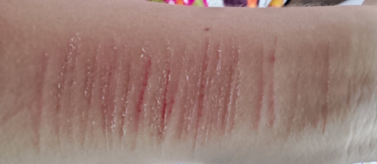 Scaraazure's tweet photo. Ok. #sfxmakeup #fake #Fakeblood https://t.co/GrHV8K5mM2