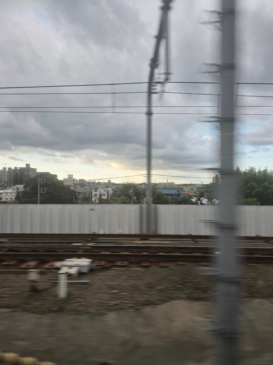 yokotaro's tweet photo. 昨日の雨はすごかったですね。写真は雨上がりの今朝、に見せかけた、三日前くらいの夕方の写真ですけど。 https://t.co/ODKgAmT9Kw