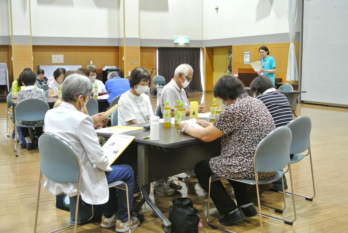 minamisomask's tweet photo. 生活支援コーディネーターは、『第２回ふれあいサロン交流会』を鹿島区で開催しました🙌
南相馬市役所長寿福祉課からの講話と、すぐできるレクリエーションを行った後、情報交換会を行いました😊参加者のサロン同士で交流会をしようと、連絡先を交換している方もいて、良い交流会になったようです✨ https://t.co/DgU29nZjR4