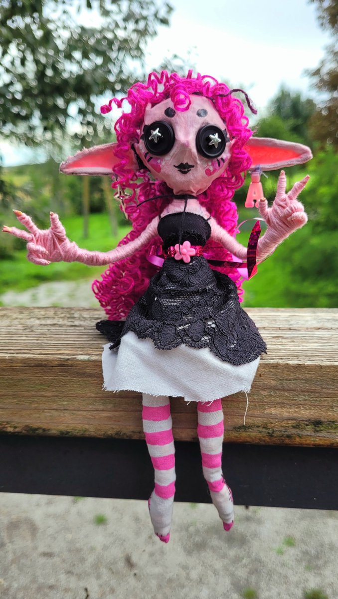 MikaSnufkin's tweet photo. doll based on my friend I've made for her bday 🩷 It's posable and can sit on her own due to lentil based insides (and lots of trials and errors)
 - slavic motanka x monster high as one commented ahah https://t.co/Xlwh847PGC
