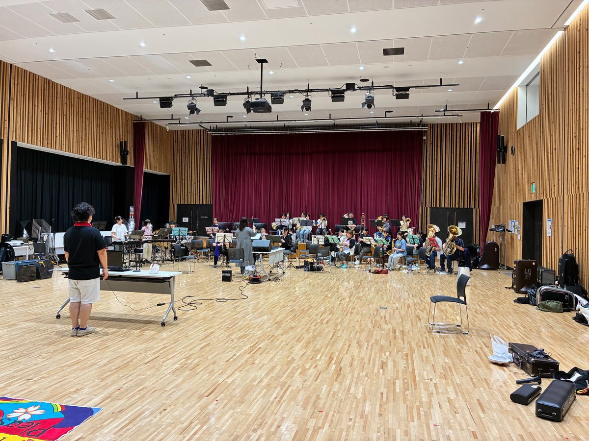 pleasurebrass's tweet photo. 週末の練習の様子です📷✨

今回はゲストとして
札幌交響楽団首席トランペット奏者の 籠谷春香 さんをお迎えしての特別会です🎺✨

チケットも残りわずかとなってきました！
当日券は数枚のみの限定販売、
もしくは販売なしの可能性もございますので
お早めのご購入をおすすめします！

（続く） https://t.co/8gziFC7rHz