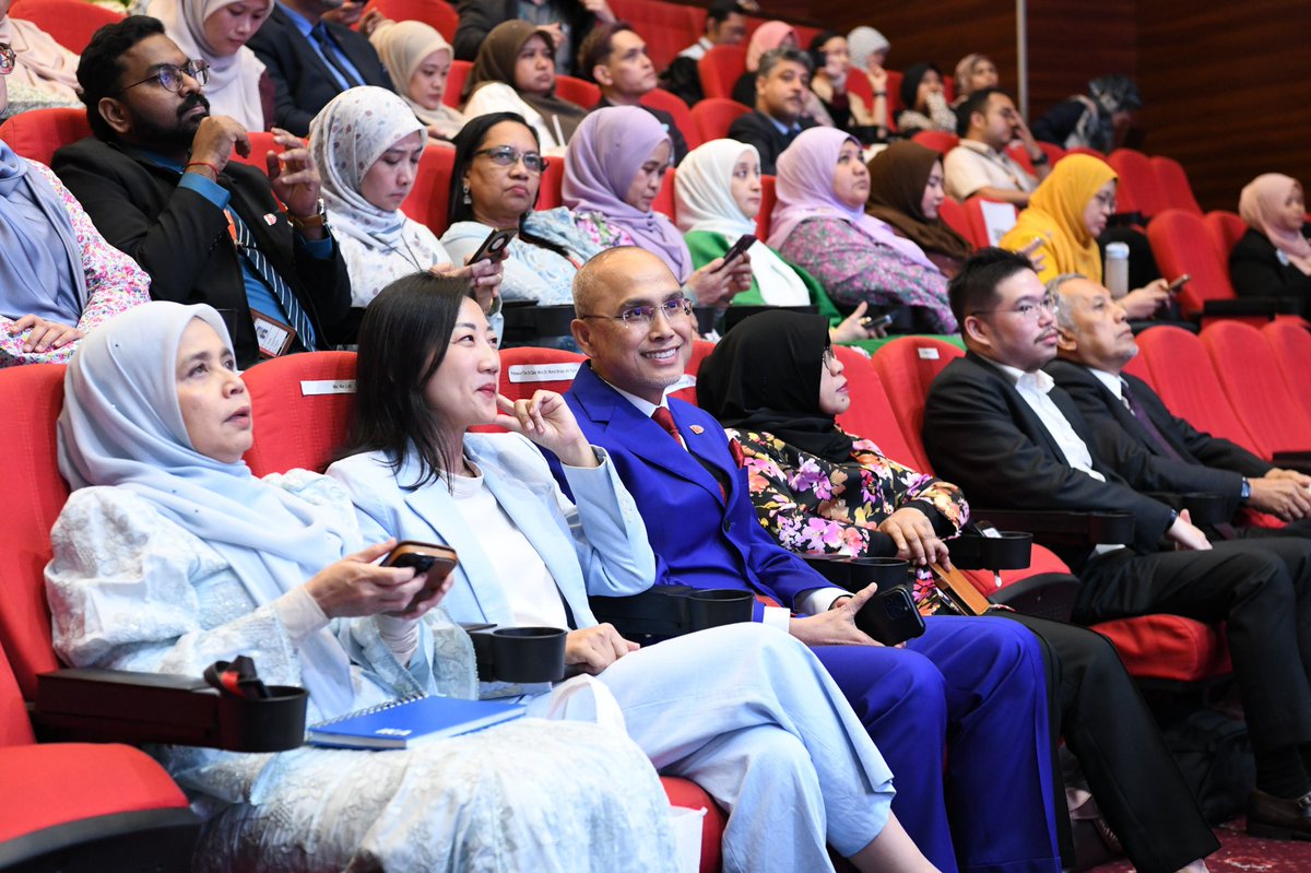 MohdShukriYajid's tweet photo. Proud to jointly launch the SDG-ESG Synergy Symposium 2026 with Ms Mei Mei Lim, President, APAC. Co-hosted by @timeshighered and @MSUMalaysia, the symposium marks a significant step in strengthening global collaboration and advancing the #SDGs towards #ESG impact. @MOHEOfficial https://t.co/4NALHqb2AT