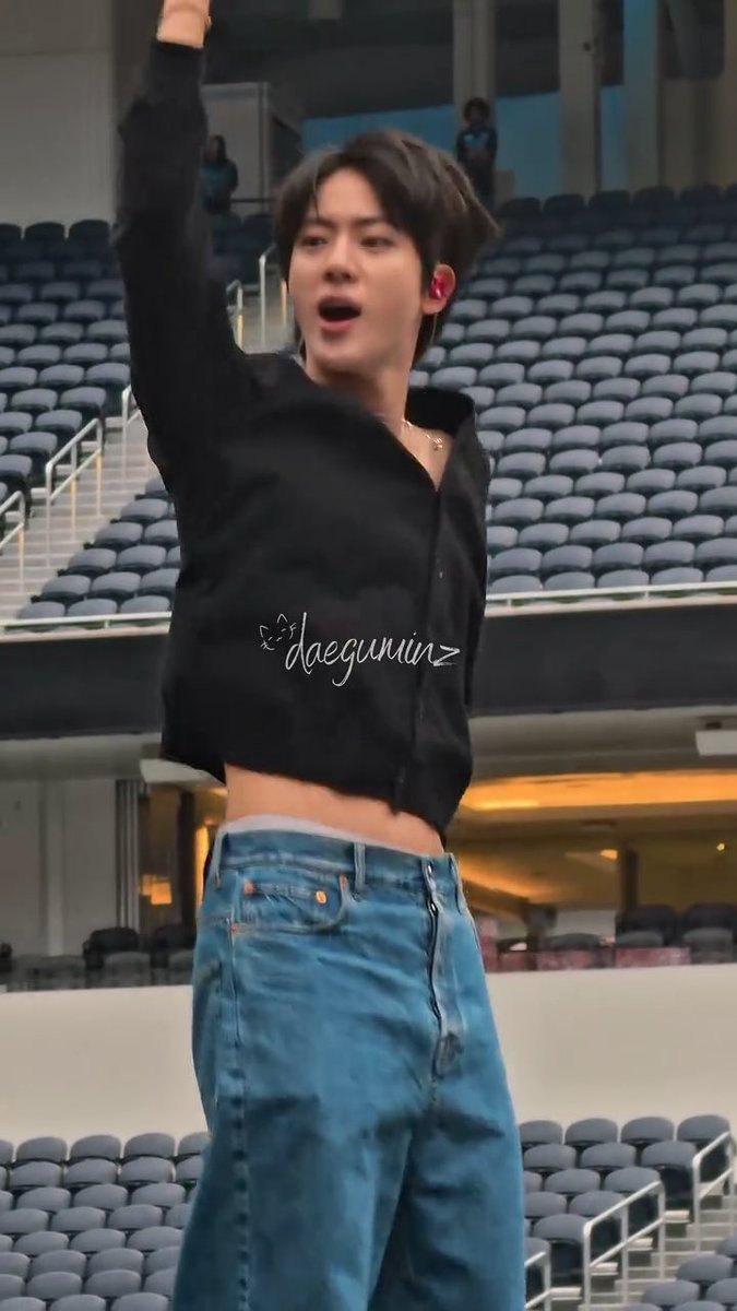 itssammy35's tweet photo. UMM SEOKJIN ….TUMMY &amp; SHOULDER OUT 🫣 https://t.co/wnD02nDQFn