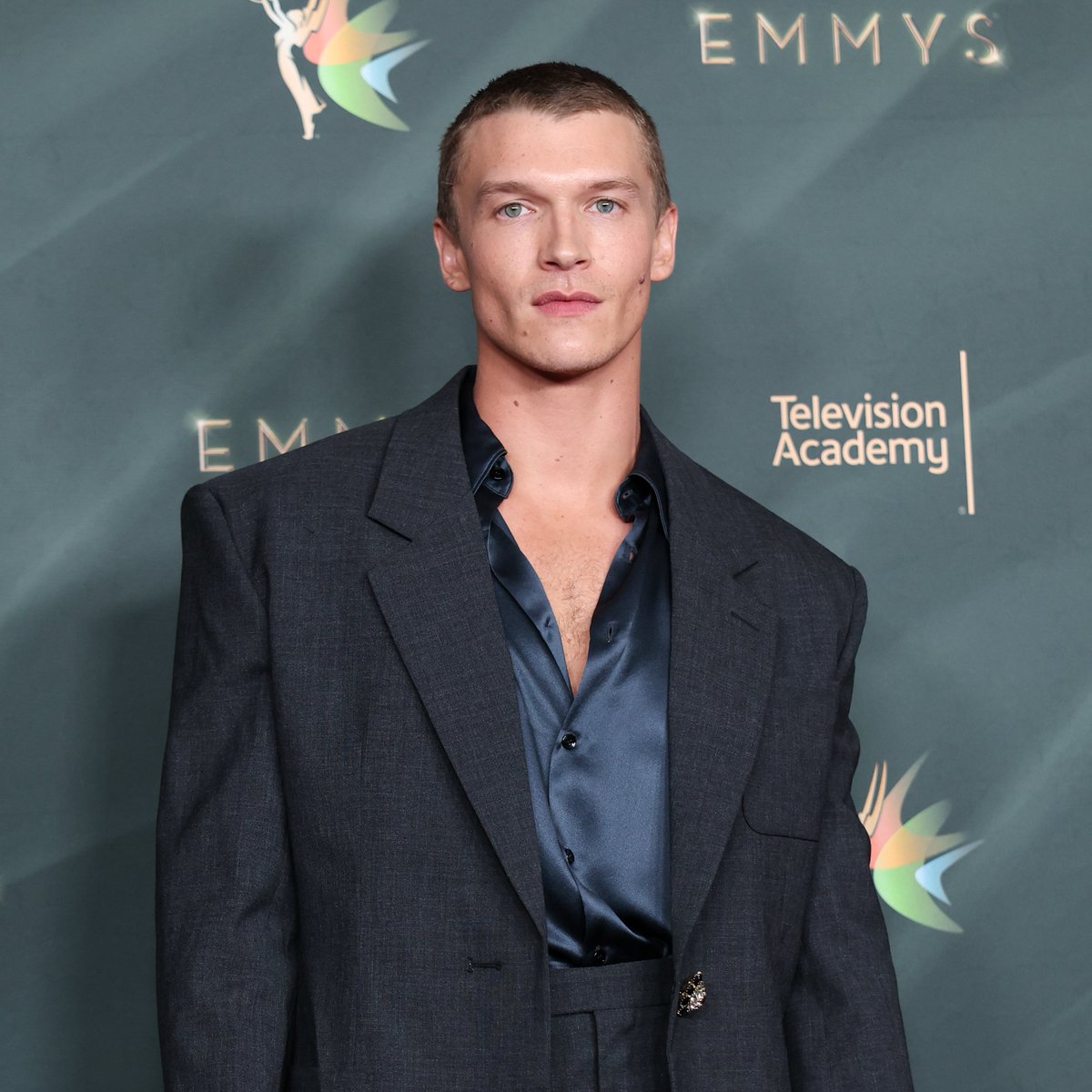 marieclaire's tweet photo. Connor Storrie and his new buzzcut have arrived for night two of the Creative Arts #Emmys in Los Angeles, and he brought his mom, Linda, as his date. 🥹 

(#ConnorStorrie via @gettyimages) https://t.co/B5maymK7bQ