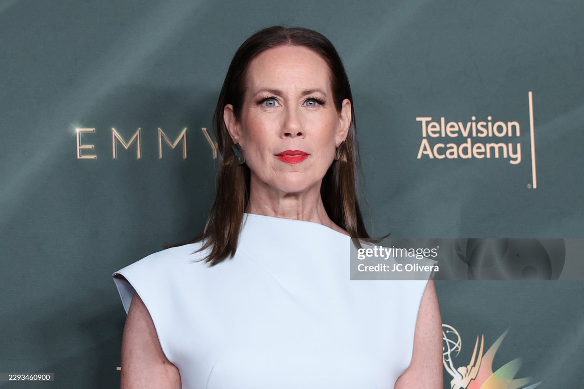 dailyplur1bus's tweet photo. Miriam Shor you'll always be a winner in my heart. Every time I rewatch We is Us I cry about Helen bc of you #Pluribus https://t.co/Li20XvEY9g
