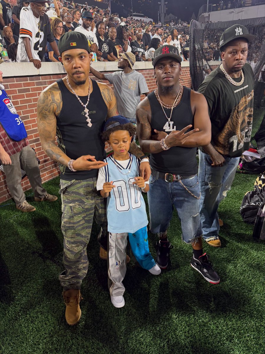 wavecheckers's tweet photo. G Herbo &amp; Yosohn at the Colorado football game 🏈 https://t.co/nKJ6Jrg55h