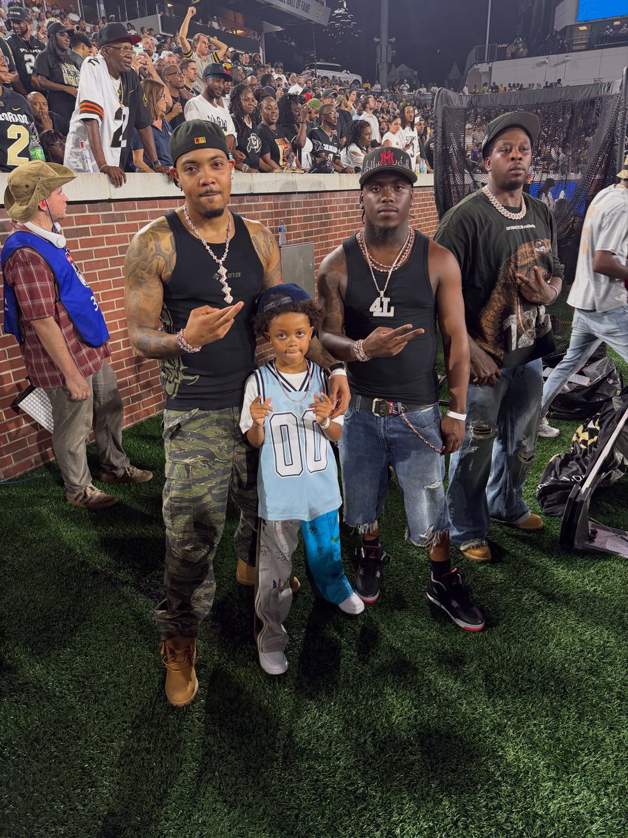 wavecheckers's tweet photo. G Herbo &amp; Yosohn at the Colorado football game 🏈 https://t.co/nKJ6Jrg55h