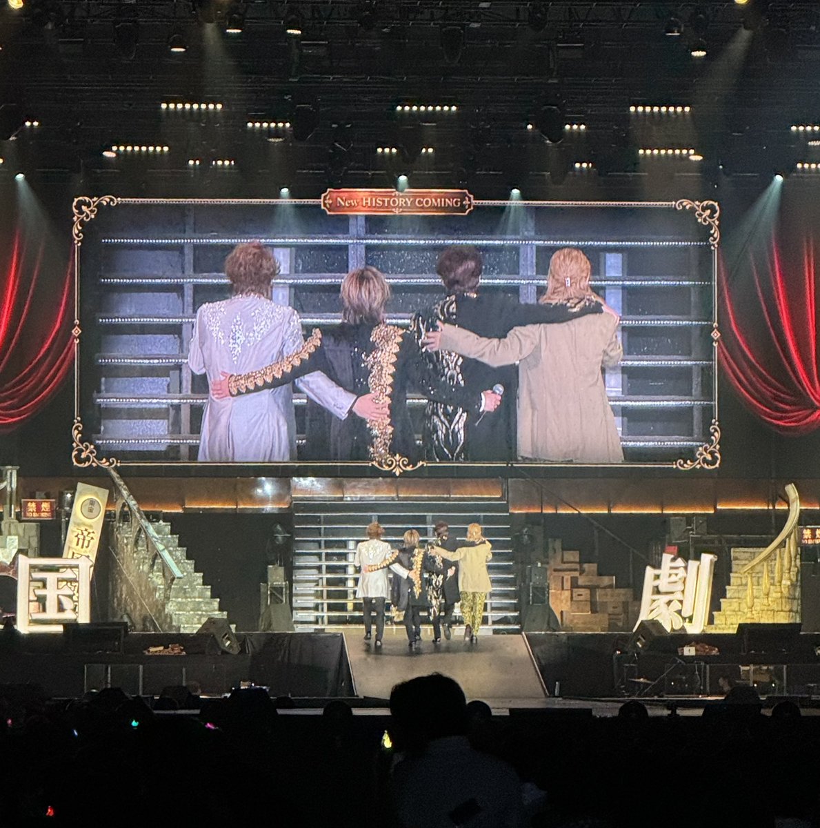 V_T_Sato's tweet photo. 帝国劇場が縁で集まることが出来た
この熱い仲間たち
この場所に立てていることが
本当に幸せでした！！

各地で応援してくださった皆様
ありがとうございました！

いつか新帝劇に立てる日を夢みて
自分も日々
精進していきたいと思います！
ありがとう！！帝コン！

#帝コン https://t.co/vmCUdlvjMd