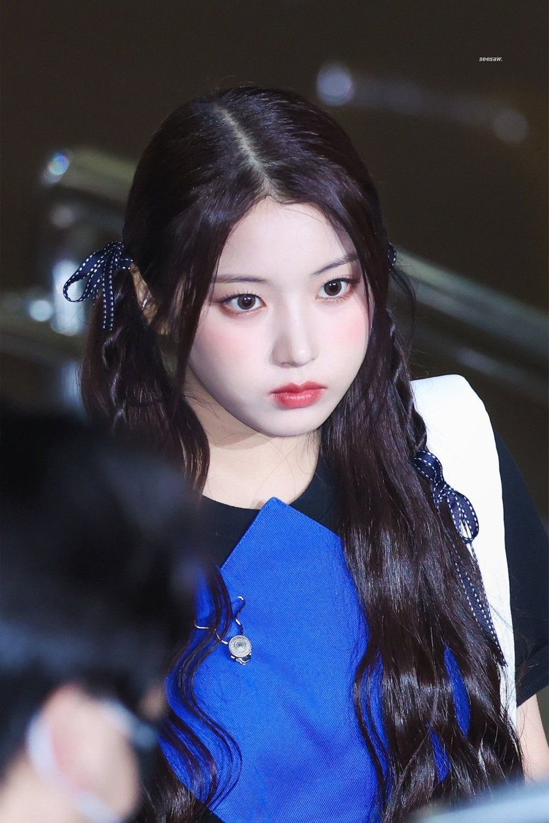 jiiwooist's tweet photo. Jiwoo being “the biggest glow up in kpop” is not a compliment tf ? She was bullied and harassed as a MINOR for her looks ??? Stop using her like clout chasing goblins twisting her growing up for her glowing up. She has always been beautiful ! https://t.co/shLSGKd6Bg