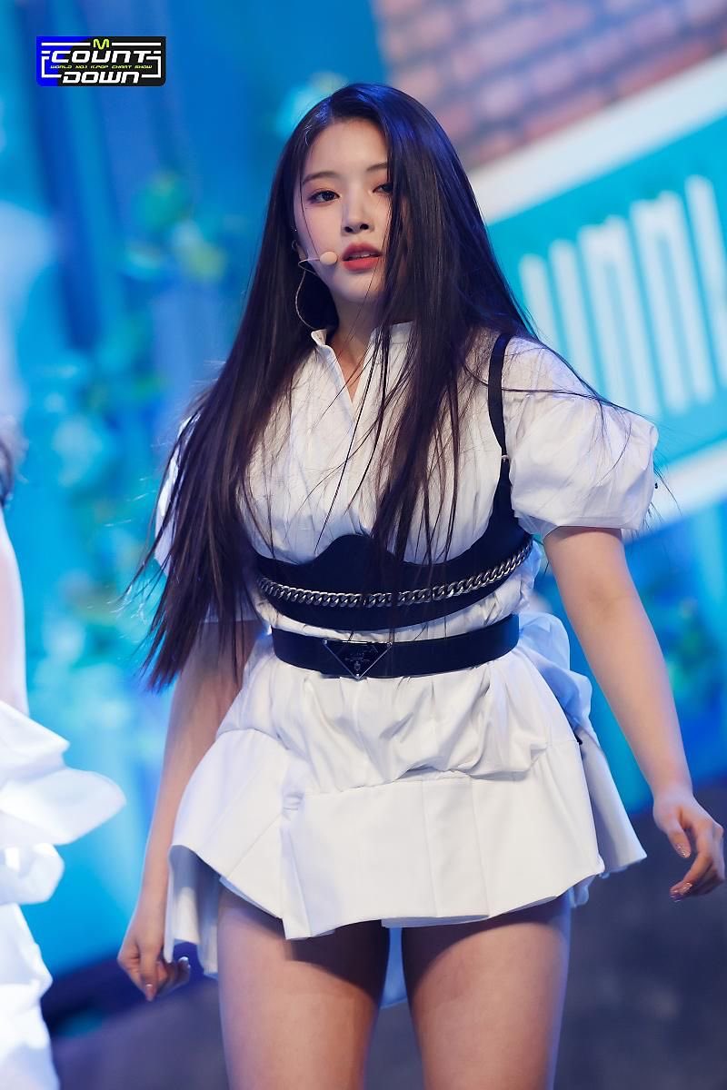jiiwooist's tweet photo. Jiwoo being “the biggest glow up in kpop” is not a compliment tf ? She was bullied and harassed as a MINOR for her looks ??? Stop using her like clout chasing goblins twisting her growing up for her glowing up. She has always been beautiful ! https://t.co/shLSGKd6Bg