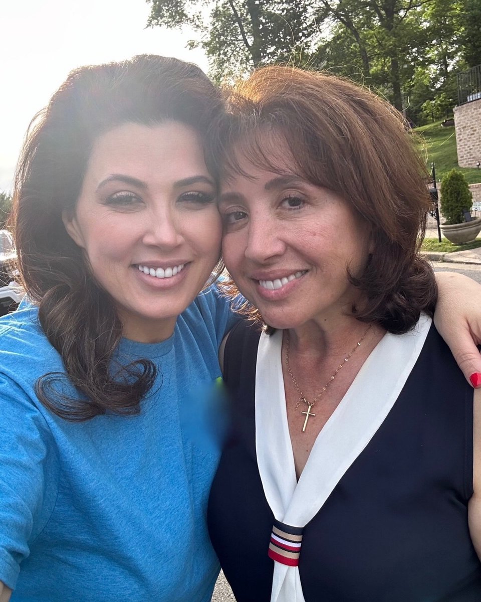 drjanette9654's tweet photo. beautiful mom 🌹 https://t.co/HvnMdBi61O
