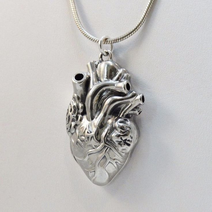 revesrosess's tweet photo. heart shaped necklace https://t.co/MHxNRPDpig