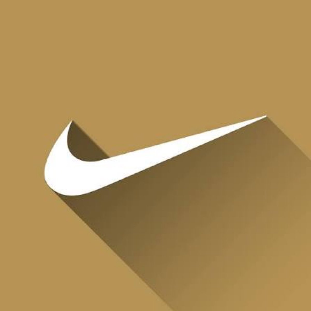 AlertaNews24's tweet photo. 🇺🇸 | El valor de mercado de Nike ha caído alrededor del 80% desde su máximo de 2021, reduciendo su valoración de unos 280 mil millones de dólares a 57 mil millones de dólares.

Esto ha sido causado por la reducción de lazos con minoristas y la dependencia de las ventas directas al consumidor, así como por una menor innovación y un mayor competencia.
