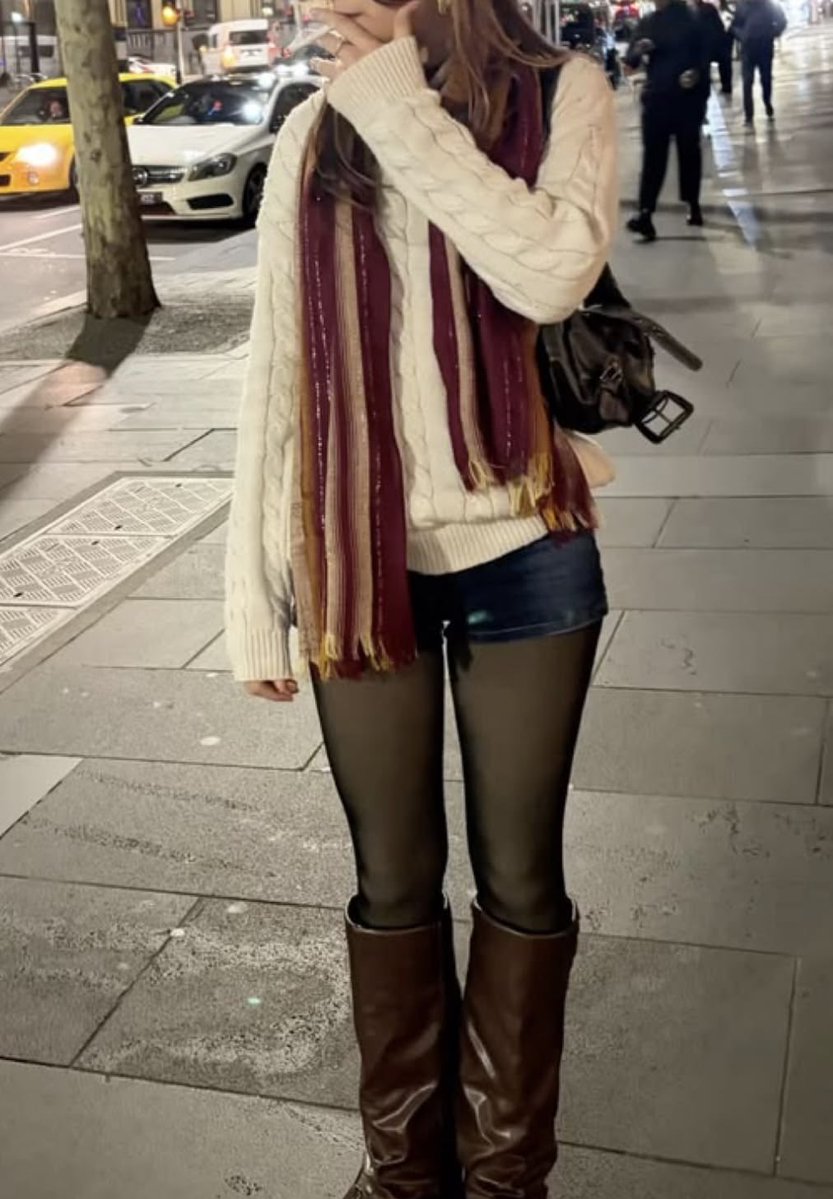 EllieBugLadyBug's tweet photo. How does Pinterest see you 

•room
•singer
•food
•outfit https://t.co/nxlKWFEa6J