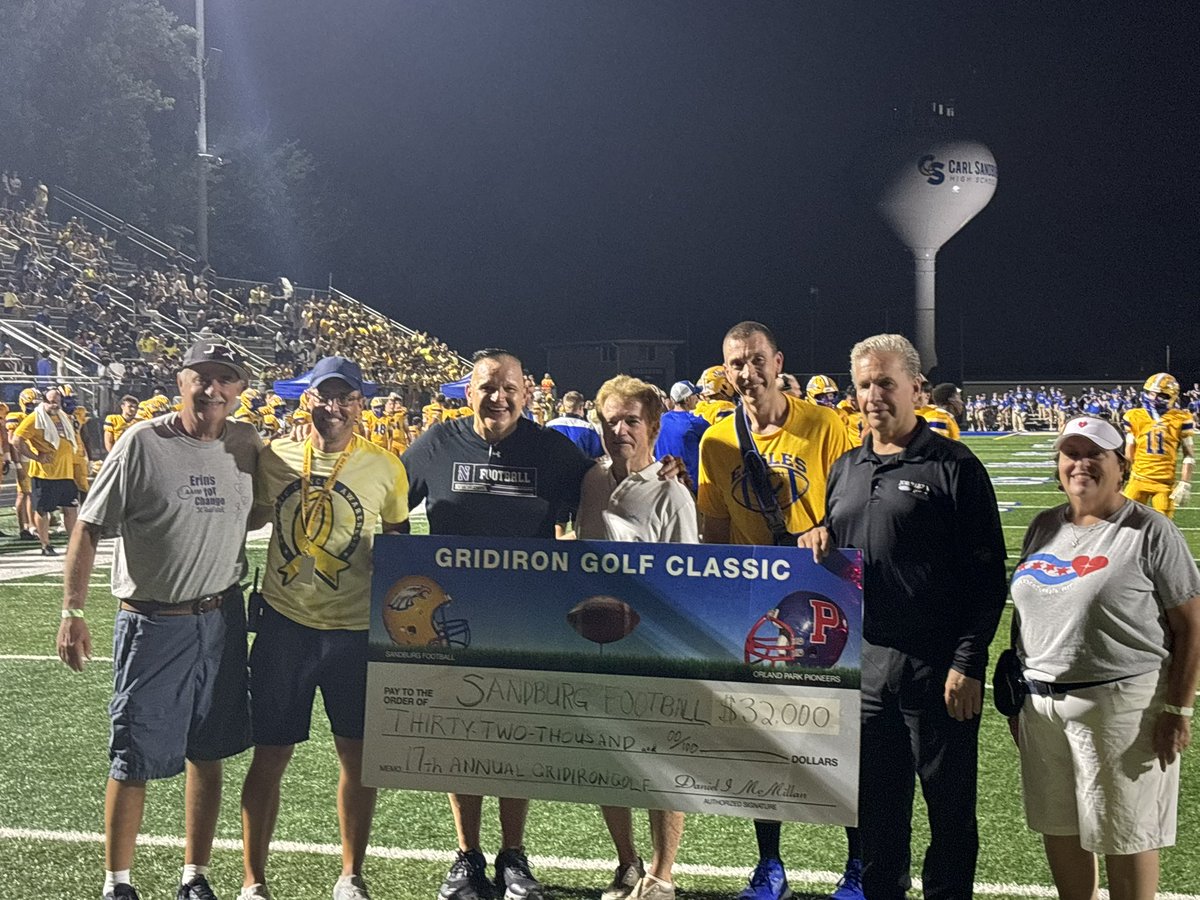 SandburgEagles's tweet photo. Great weekend of OP Football!
β’ Youth Night πͺ
β’ Cals Angels Night π‘
β’ GridIron Classic Check β³οΈ
β’ Pioneer Homecoming @ CSHSπ‘
Special thanks to all the players , students & families that attended our youth night. Future is bright!
#Team72
#HomeGrown
#FlyWithUs π‘π΅π¦
π https://t.co/BXVgxXpupu