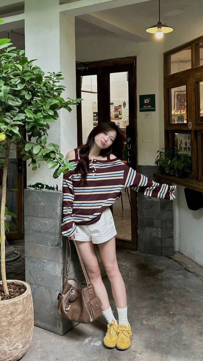peachurluv's tweet photo. atasan stripe emang ga ada obat selalu cakep😻💅 https://t.co/l1KiAgq9fu