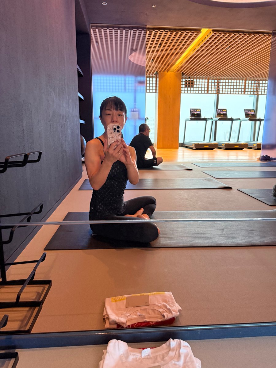minakuyoga's tweet photo. 今日は　#朝ヨガ　からスタート。
やっと見えた　#東京タワー https://t.co/nft9NEJiBH