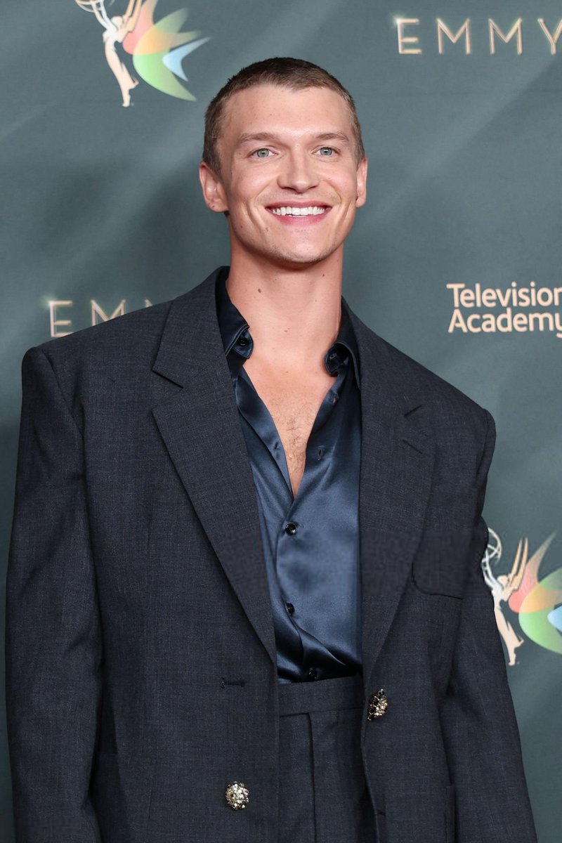 connorstupdates's tweet photo. The Emmy nominee has arrived and he did NOT come to play. https://t.co/YjzYRDmDMq