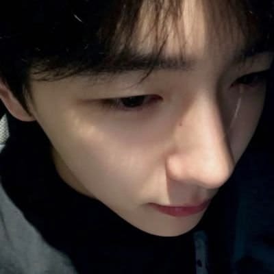 dearkyoongie's tweet photo. Eyes, Nose, Lips. https://t.co/pkblqEakpd